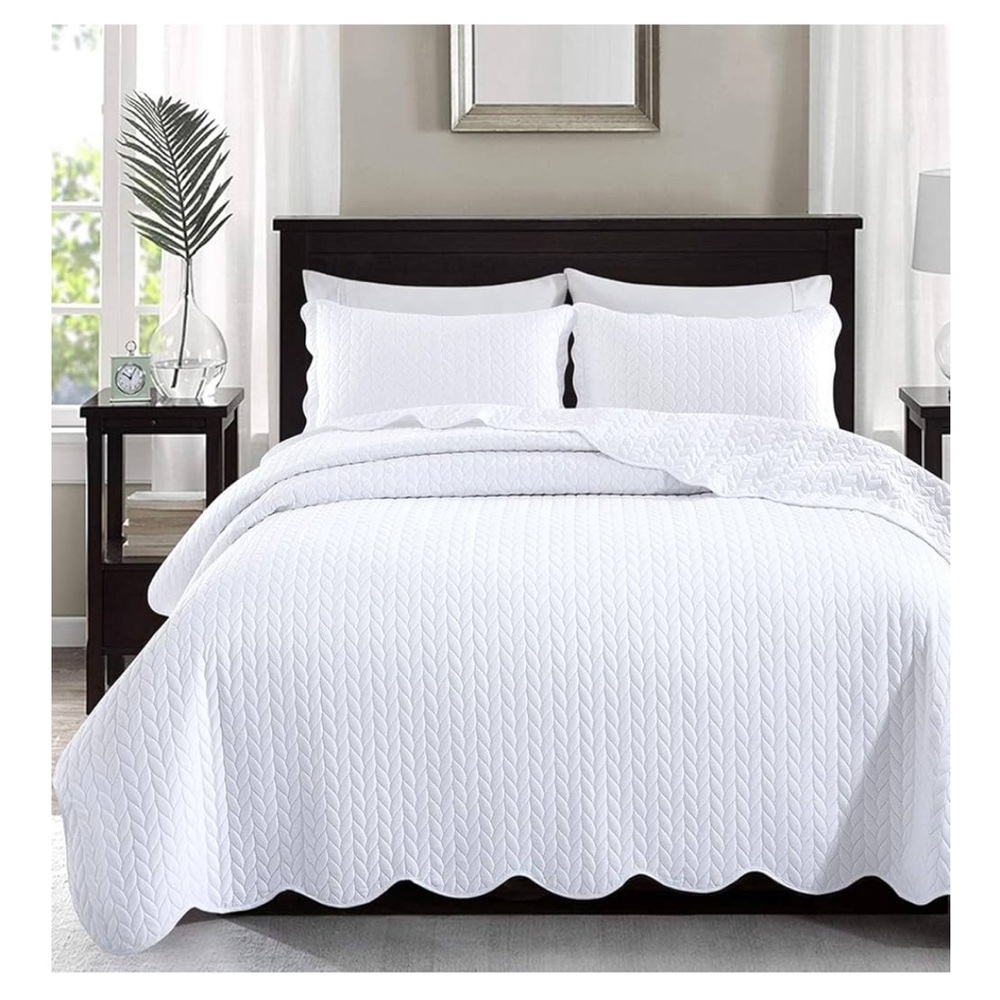 Elegant White Quilted Bedding Set